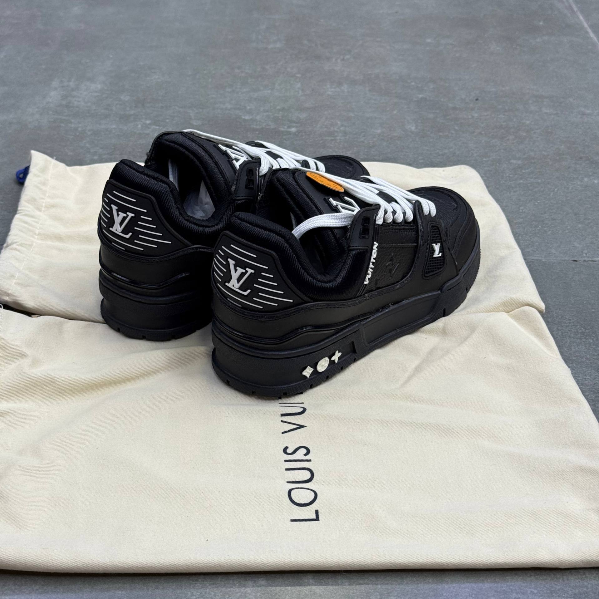 کفش برند Louis Vuitton کیفیت مستر