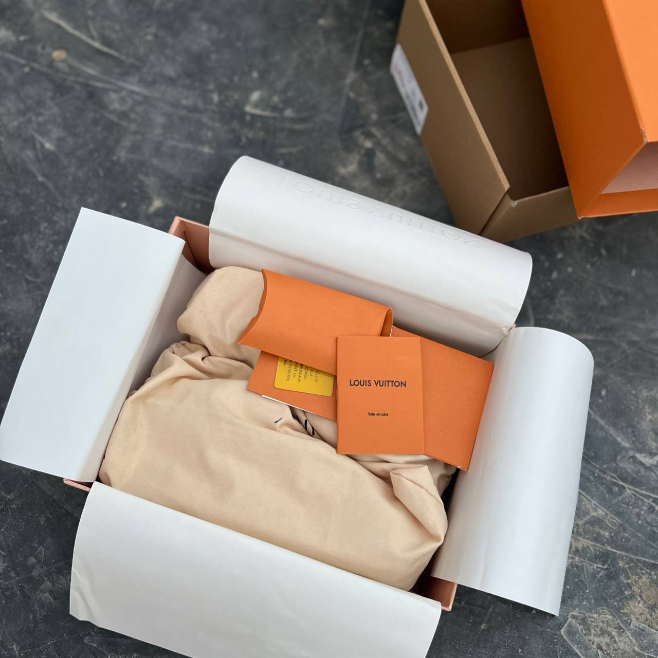 کفش برند Louis Vuitton کیفیت مستر